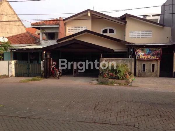 RUMAH JALAN GAYUNGSARI BARAT