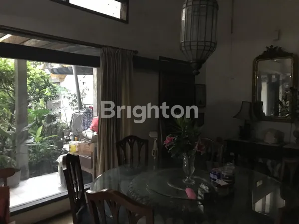 image RUMAH JALAN GAYUNGSARI BARAT (4)