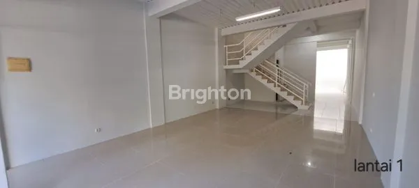 RUKO 3 LT RAPI SIAP PAKAI DI LIPPO KARAWACI BARAT TANGERANG