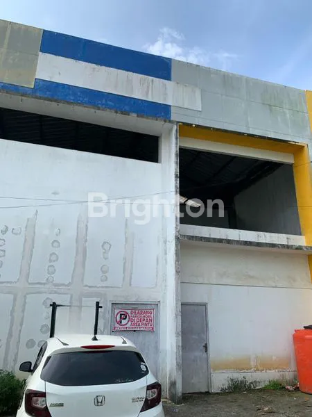 GUDANG STRATEGIS MANGKUPALAS DEKAT GERBANG TOL SAMARINDA