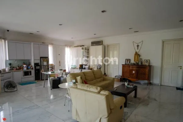 image RUMAH KEREN TAMAN INTERCON KEBON JERUK  (5)