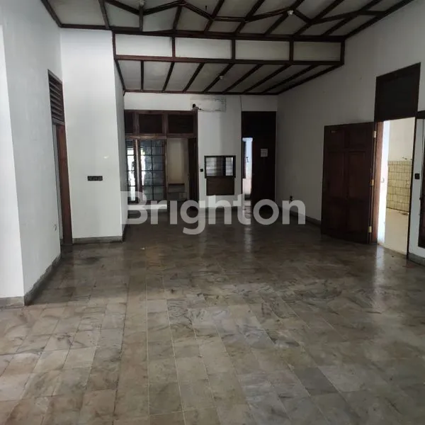 image RUMAH DISEWAKAN COCOK UNTUK USAHA DAERAH JALAN DIPONEGORO SURABAYA (3)