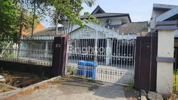 RUMAH DISEWAKAN COCOK UNTUK USAHA DAERAH JALAN DIPONEGORO SURABAYA