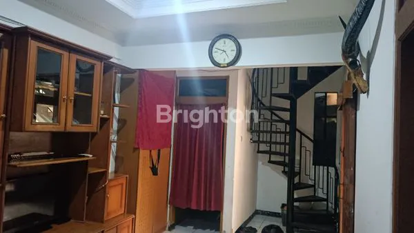 image RUMAH SAYAP CIPAGANTI MASUK MOBIL BANDUNG (6)