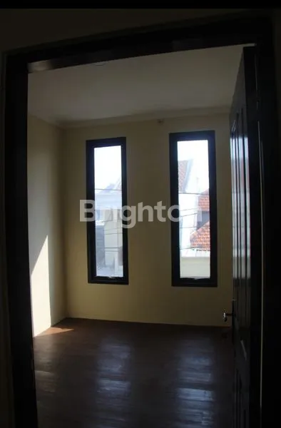 image RUMAH 2 LANTAI PEPELEGI WARU (7)