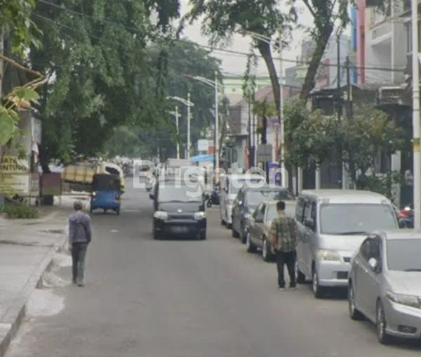 image RUMAH STRATEGIS JALAN UTAMA POTENSI BESAR RUMAH KOST SHOWROOM TOKO GROGOL PETAMBURAN JAKARTA BARAT (5)