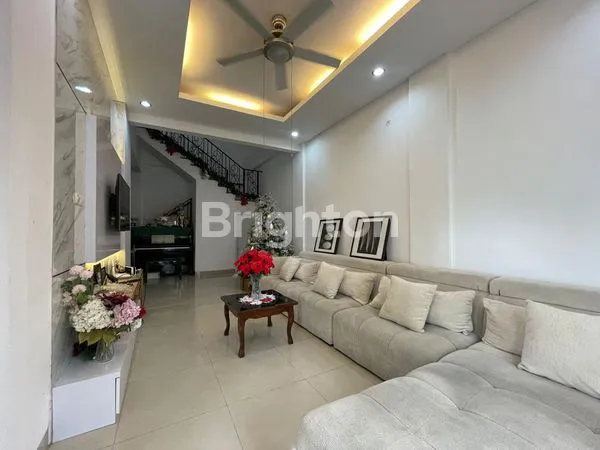 image RUMAH CANTIK 2 LANTAI, HADAP SELATAN, BEBAS BANJIR (8)