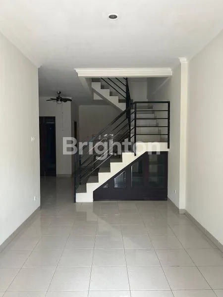 image RUMAH MODERN 2 LANTAI DI KEMANG PRATAMA 3 - DEKAT SEKOLAH ELITE (2)