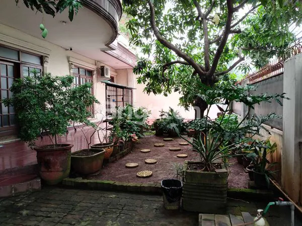 image RUMAH DI PINGGIR JALAN (1)