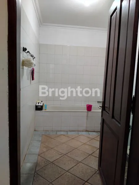 image RUMAH DI PINGGIR JALAN (8)