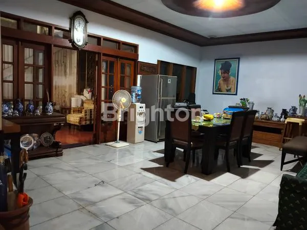 image RUMAH DI PINGGIR JALAN (3)