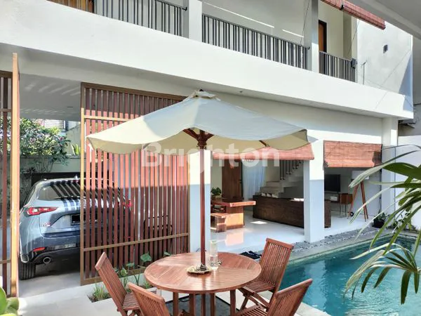 image MODERN VILLA 2 LANTAI DESIGN TROPICAL MINIMALIS DI JIMBARAN (3)