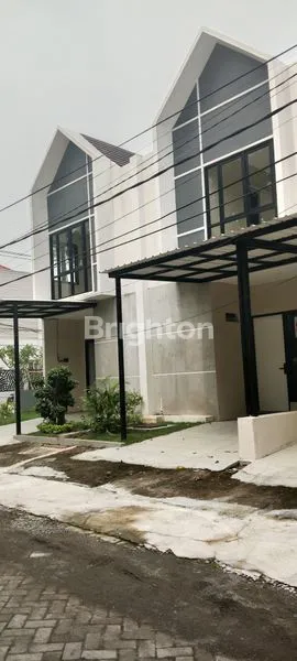 image RUMAH 2 LANTAI RUNGKUT ASRI TIMUR GRES READI (5)