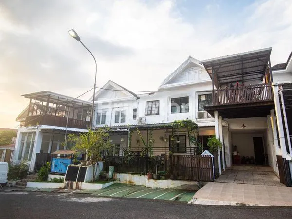 image RUMAH BESAR 2 LANTAI SIAP HUNI DI PERUMAHAN BALIKPAPAN BARU (1)