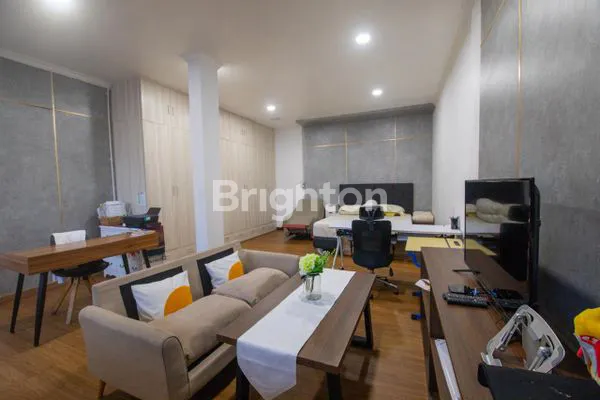 image RUMAH BESAR 2 LANTAI SIAP HUNI DI PERUMAHAN BALIKPAPAN BARU (2)