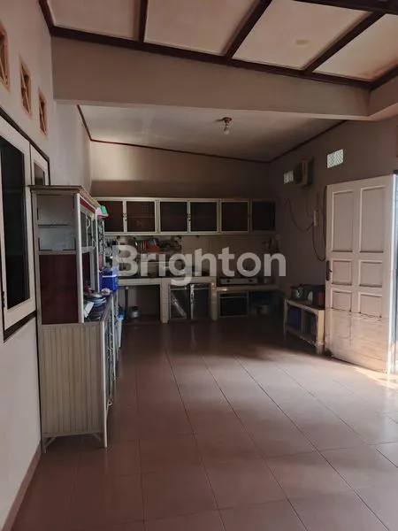 image RUMAH SIAP HUNI TANAH LUAS AREA DEMANG LEBAR DAUN PUSAT KOTA DEKAT GRIYA AGUNG (8)