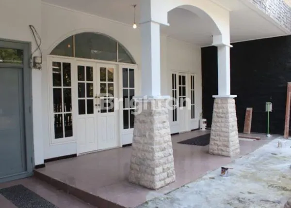 image RUMAH MEWAH 2.5 LANTAI MANYAR KERTOADI (3)