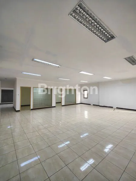 image RUKO KEDUNGDORO PUSAT KOTA SURABAYA, LOKASI STRATEGIS, BAGUS DAN TERAWAT (8)