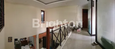 image RUMAH MEWAH MODERN TERAWAT 2 LANTAI LOKASI DHAMAHUSADA REGENSI (2)
