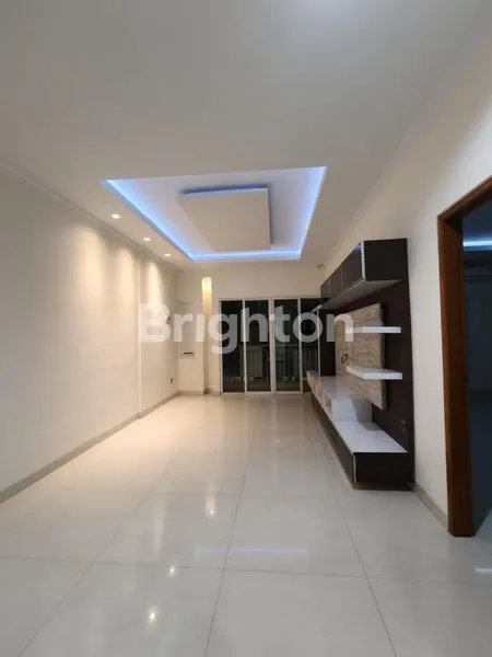 image RUMAH TAMAN PALEM LESTARI RAPI SIAP HUNI 3.5 LANTAI ROW JALAN 2 MOBIL (1)