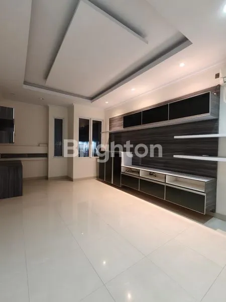 image RUMAH TAMAN PALEM LESTARI RAPI SIAP HUNI 3.5 LANTAI ROW JALAN 2 MOBIL (4)