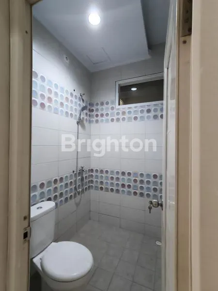 image RUMAH TAMAN PALEM LESTARI RAPI SIAP HUNI 3.5 LANTAI ROW JALAN 2 MOBIL (8)