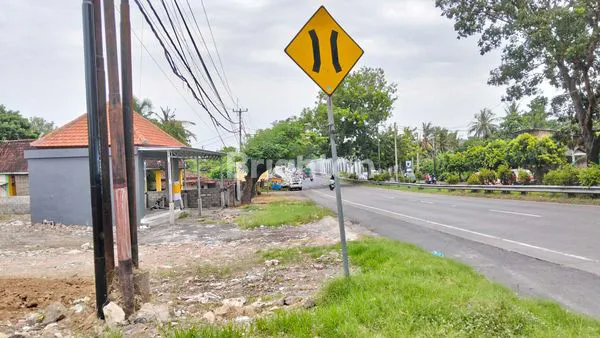 image TANAH 13 ARE UNTUK MACEM MACEM USAHA PINGGIR JALAN PASS  IB MANTRA  AREA PANTAI SABA BLAHBATU GIANYAR  (3)