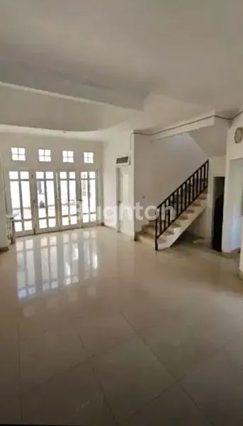 image RUMAH MERUYA SIAP HUNI 2 LANTAI JALAN LEBAR JAKARTA BARAT (2)
