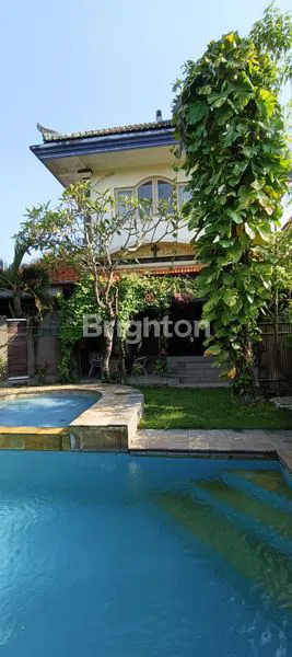 RUMAH LANTAI DUA KAMAR 4 + 1 HADAP UTARA