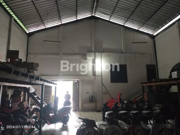 image RUKO DAN GUDANG STRATEGIS JALAN BESAR MAYJEND SUTOYO  (A213)  (2)