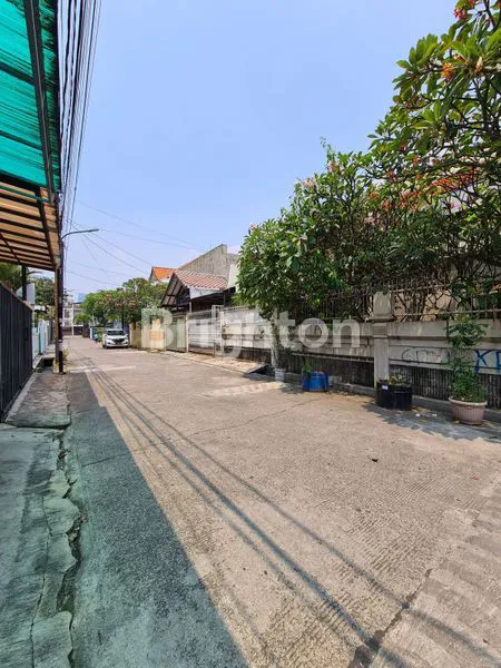 image RUMAH SIAP HUNI 2,5 LANTAI  DI DURI KEPA JAKARTA BARAT (7)