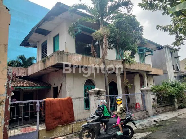 TANAH BONUS BANGUNAN RUMAH 2 LANTAI DI TENGAH KOTA SOLO (KRATON) ALUN² KIDUL & SMP KALAM KUDUS SOLO