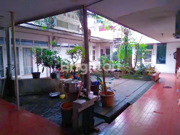 DIJUAL RUMAH TUA HITUNG TANAH POS PENGUMBEN JAKARTA BARAT