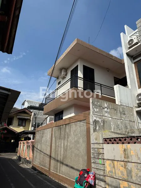 RUMAH BONUS KONTRAKAN POSISI HOEK BEBAS BANJIR KEBON BARU TEBET JAKARTA SELATAN