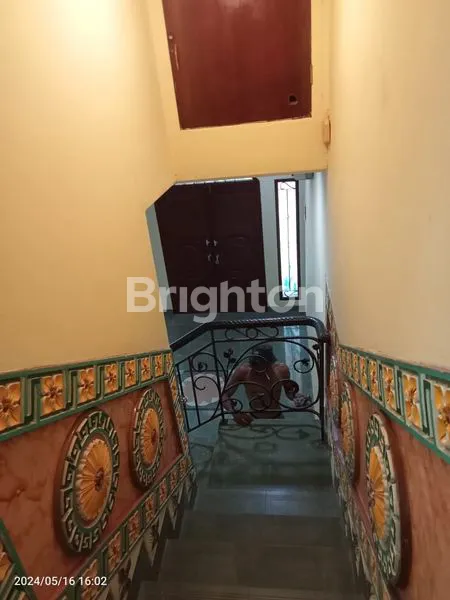 image RUMAH 2 LANTAU SIAP HUNI LOKASI STRATEGIS 5 MENIT KE JALAN RAYA MERR ONE GATE SISTEM (2)