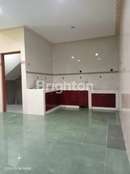 image RUMAH 2 LANTAU SIAP HUNI LOKASI STRATEGIS 5 MENIT KE JALAN RAYA MERR ONE GATE SISTEM (8)