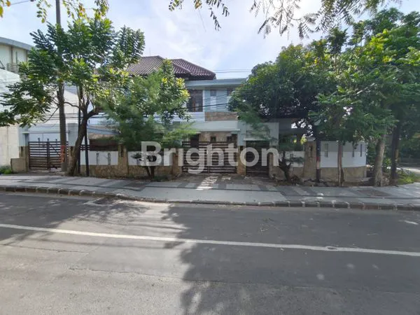 COCOK DISEWA UNTUK RESTO GAYUNGSARI RUMAH 2 LANTAI NOL JALAN RAYA JALAN UTAMA RAYA KEMBAR LOKASI STRATEGIS