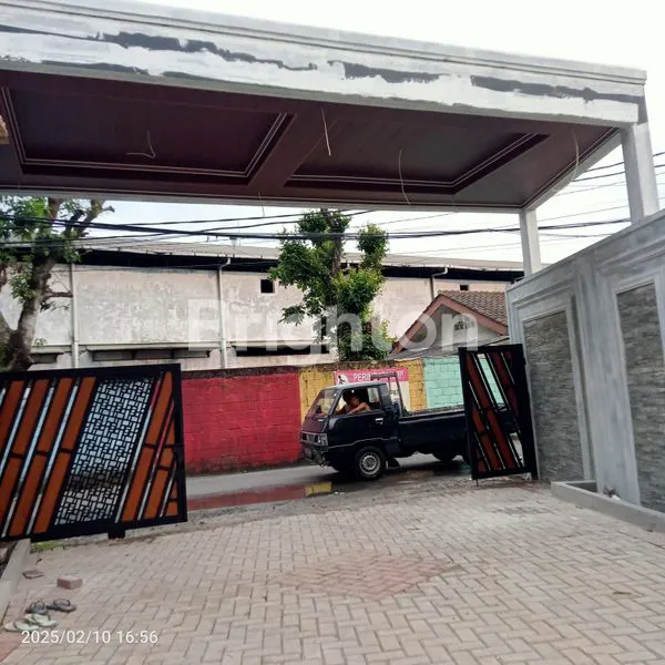 image DIJUAL RUMAH MEWAH BERGAYA KLASIK KELAPA DUA DEPOK (4)