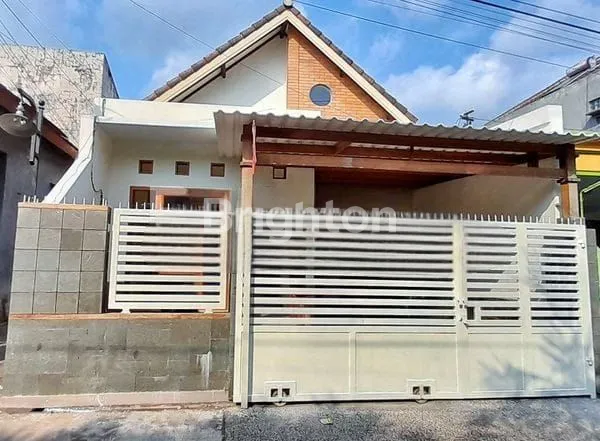 image RUMAH MINIMALIS 2 LANTAI BERSIH TERAWAT AREA CANDI² - KOTA MALANG (1)