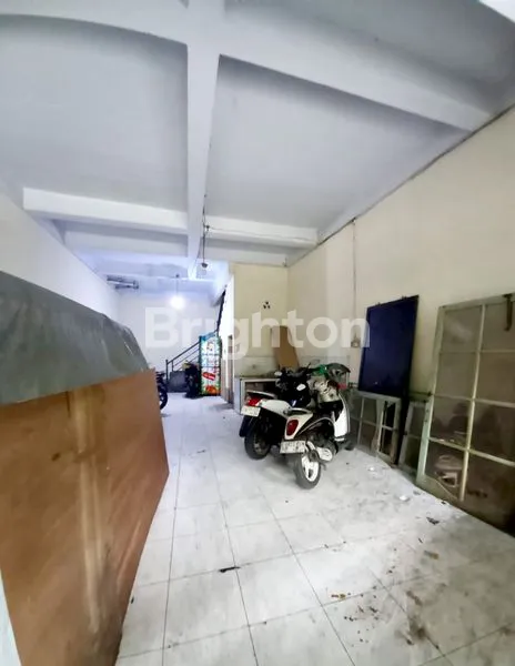 image INVESTASI MENGUNTUNGKAN ! RUKO JELAMBAR GANDENG 3, 3 LANTAI POTENSI SEWA TINGGI (4)