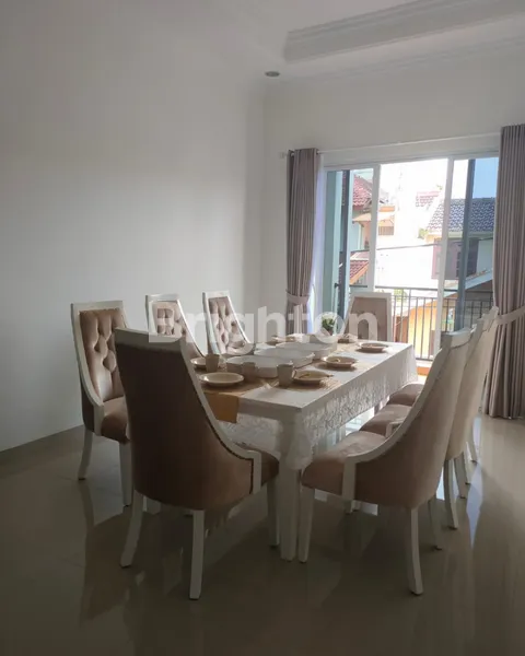 image RUMAH HOEK 3LANTAI,MODERN TROPIS JATIBENING BEKASI, HARGA TURUN 800JT (7)