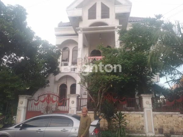 image RUMAH HOOK 2 LANTAI DI BELAKANG SAMSAT MANYAR (1)