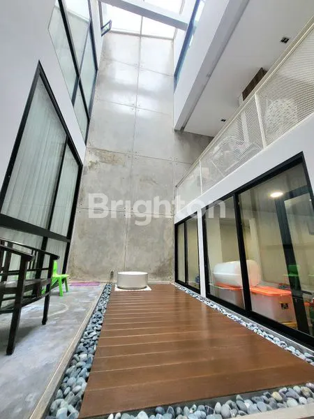 image RUMAH FUTURISTIK MANDIRI ALAM SUTERA (4)