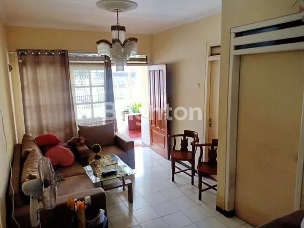 image RUMAH DI JL DIRGANTARA PERMAI SAWOJAJAR DI MALANG (3)