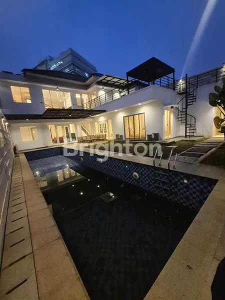 image RUMAH MEWAH DI ALAM SUTERA (8)