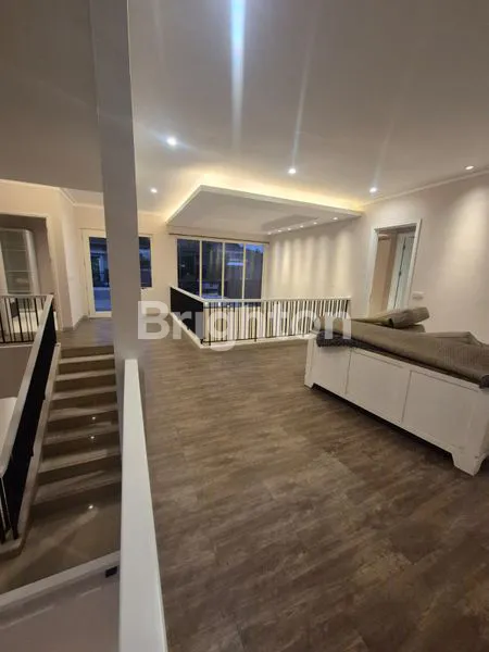 image RUMAH MEWAH DI ALAM SUTERA (2)