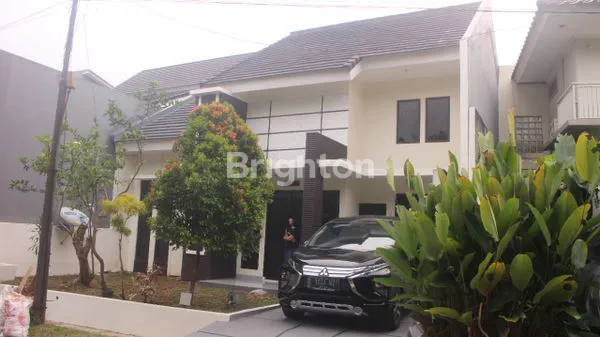 image RUMAH MEWAH DALAM CLUSTER DI LOKASI STRATEGIS (3)