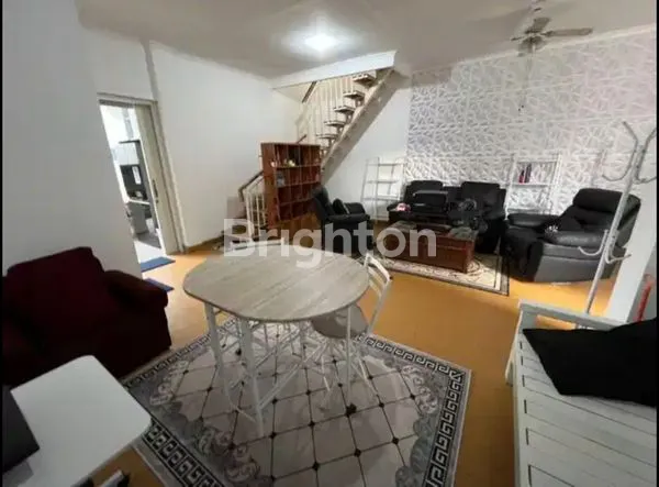 TOWN HOUSE CEYLA CIPUTAT