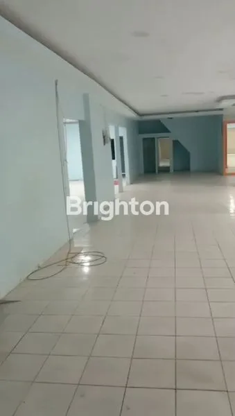 image RUKO GANDENG 3 DISEWAKAN DAERAH YG SANGAT STRATEGIS DIPINGGIR JALAN DEPAN RUMAH SAKIT RESTU IBU BALIKPAPAN.SANGAT COCOK UNTUK DIJADIKAN TEMPAT USAHA, KARENA RUKONYA BESAR DAN LUAS (6)