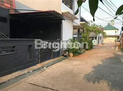 image RUMAH DENGAN KONSEP INDUSTRIAL DI GRAND GALAXY CITY DI JUAL (3)